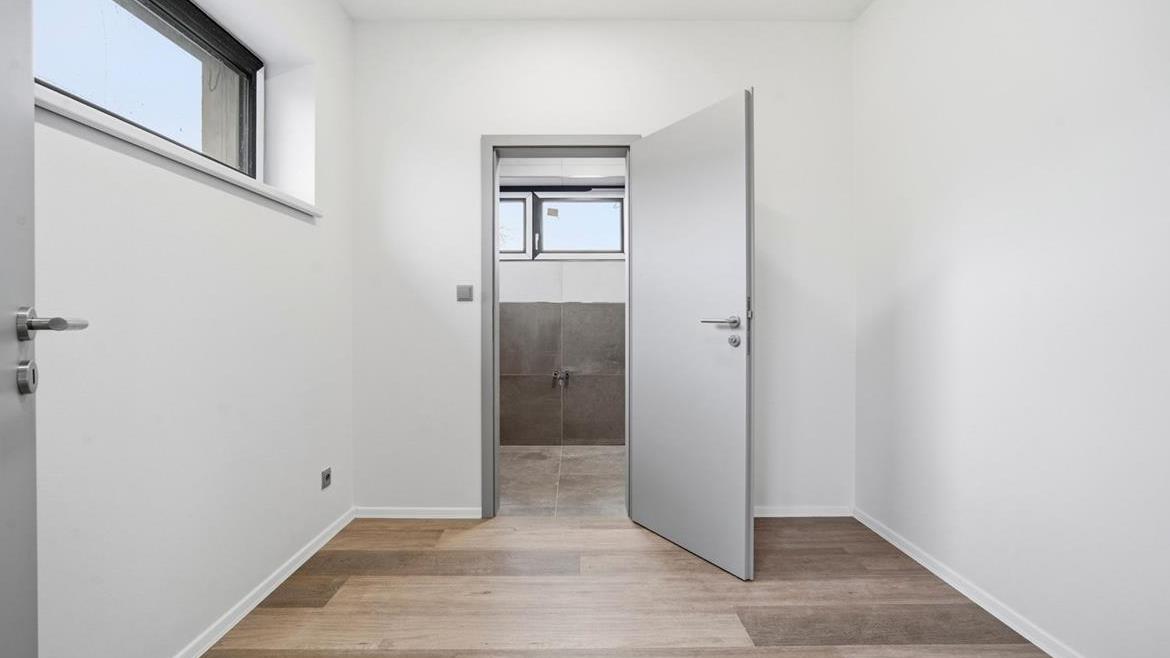 Šatna + koupelna WC 1.NP